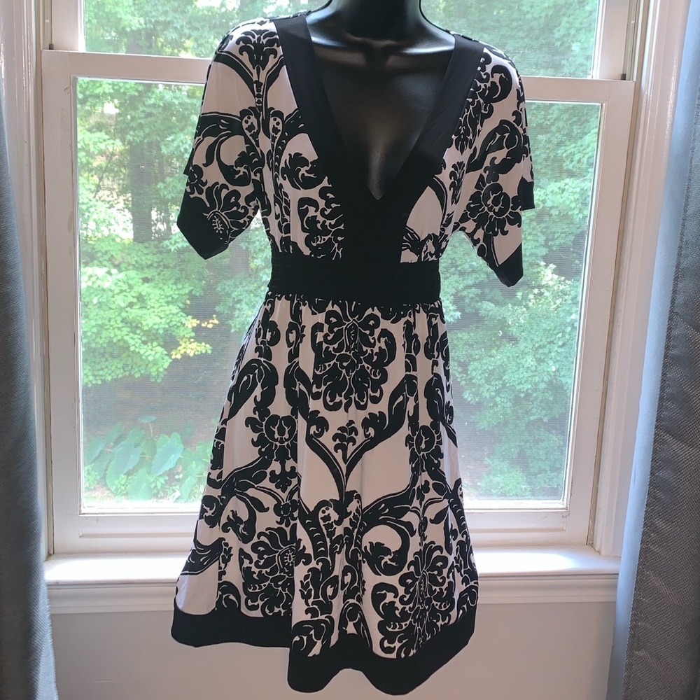 TRIXXI BLACK & WHITE JACOBEAN PRINT DRESS SIZE M